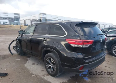 2018 Toyota Highlander Le z USA, uszkodzony, nr VIN 5TDBZRFH9JS889802